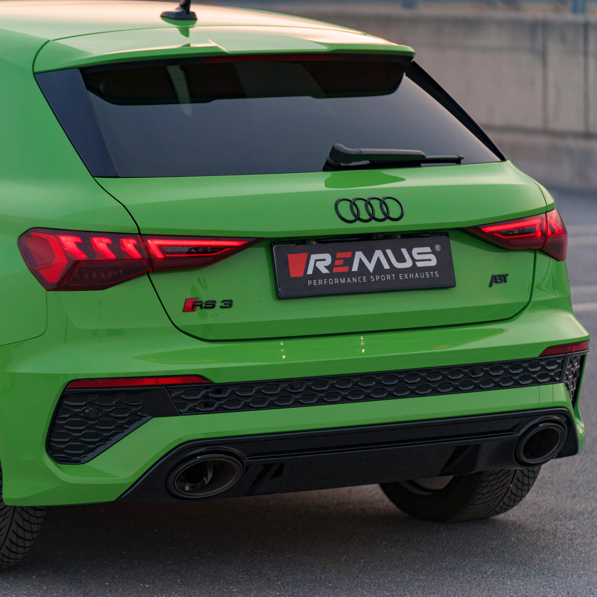 Carbon tail pipe set consisting of 2 tail pipes 175x108mm angled/angled titanium internals