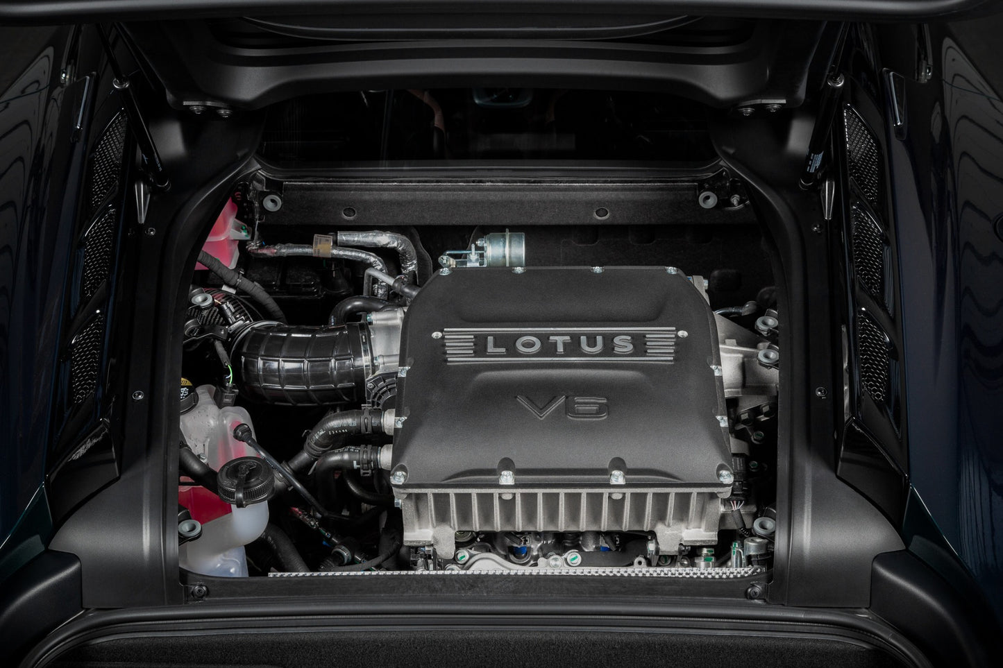 Eventuri Lotus Emira V6  Full Black Carbon Intake